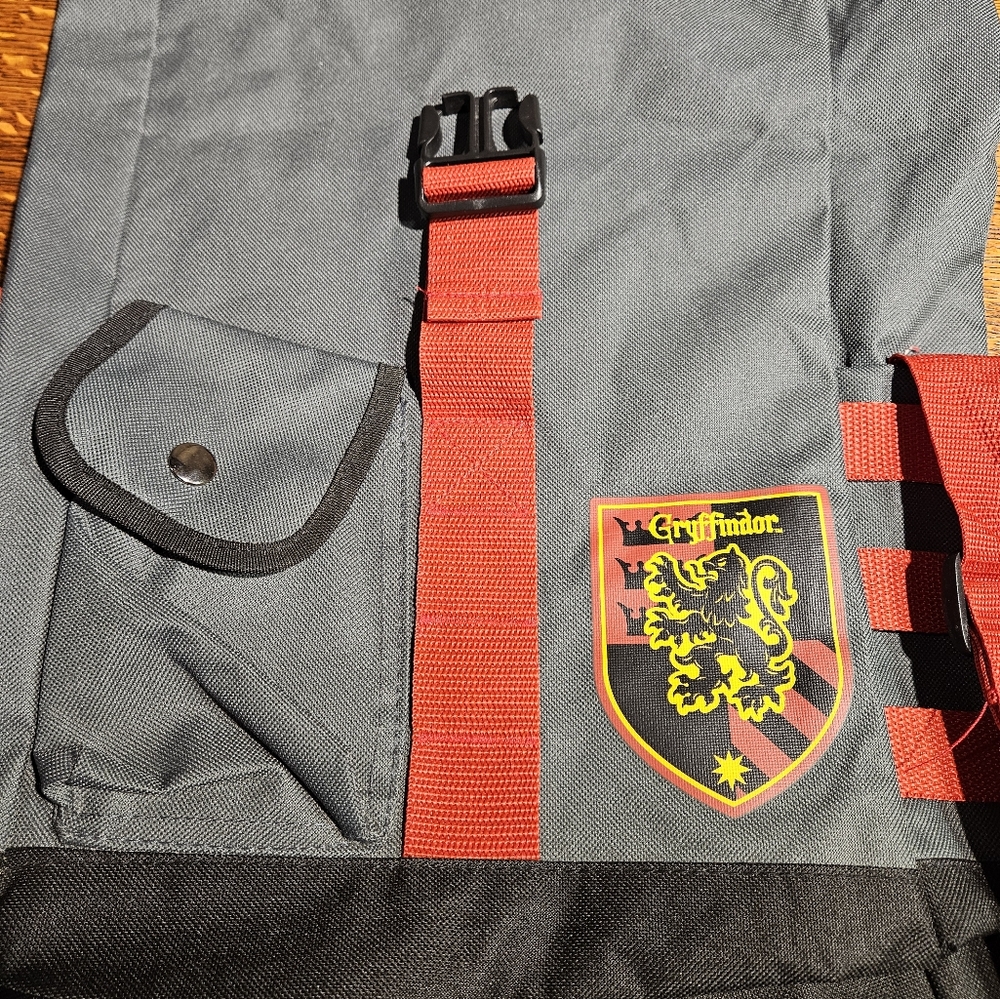 Bioworld Harry Potter Gryffindor Messenger Bag NWT - Picture 3 of 5